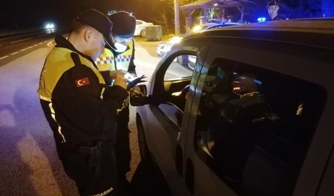 Jandarma Ekiplerinin Denetiminde 3 Araç Trafikten Men Edildi