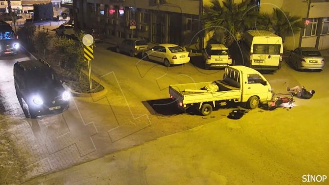Sinop’ta Kamyonetle Motosikletin Çarpıştığı Kazanın Görüntüsü Ortaya Çıktı