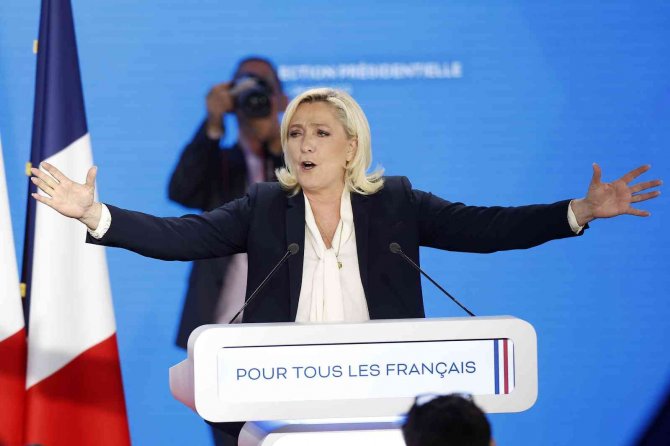 Le Pen’den İlk Açıklama: "Bu Gecenin Sonucu Kendi İçinde Büyük Bir Zafer"