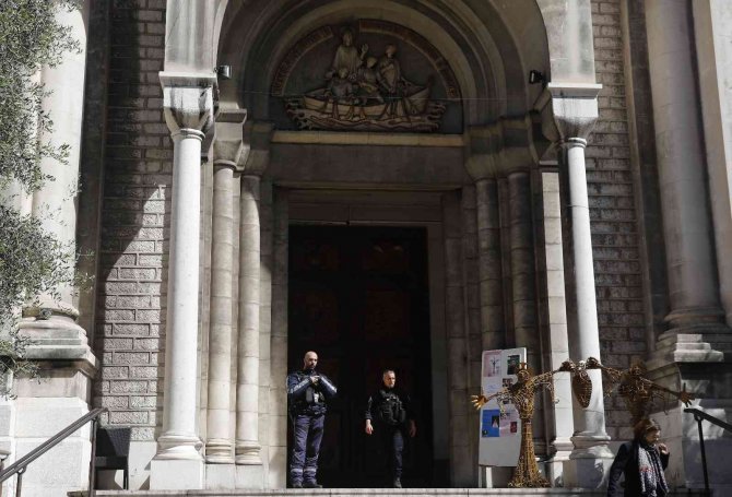 Fransa’da Kilisede Rahibe Bıçaklı Saldırı: 2 Yaralı