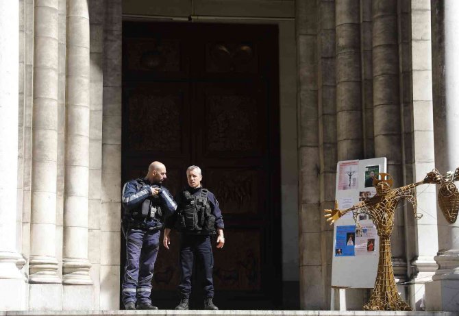 Fransa’da Kilisede Rahibe Bıçaklı Saldırı: 2 Yaralı