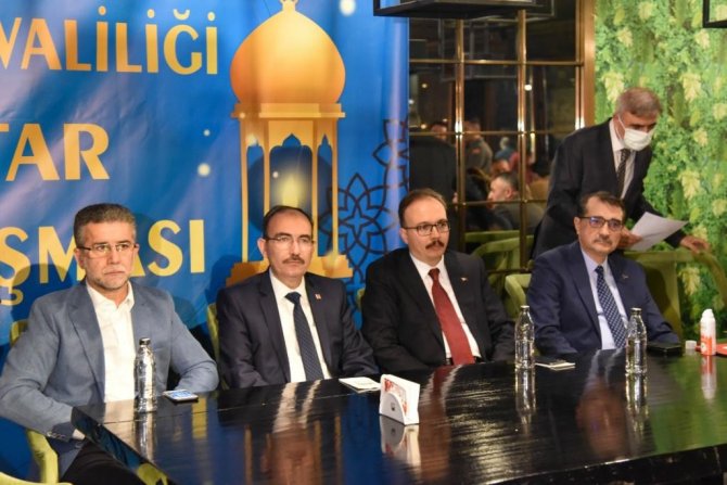 Rektör Beydemir, Bakan Dönmez’e Üniversite Hakkında Bilgilendirme Yaptı