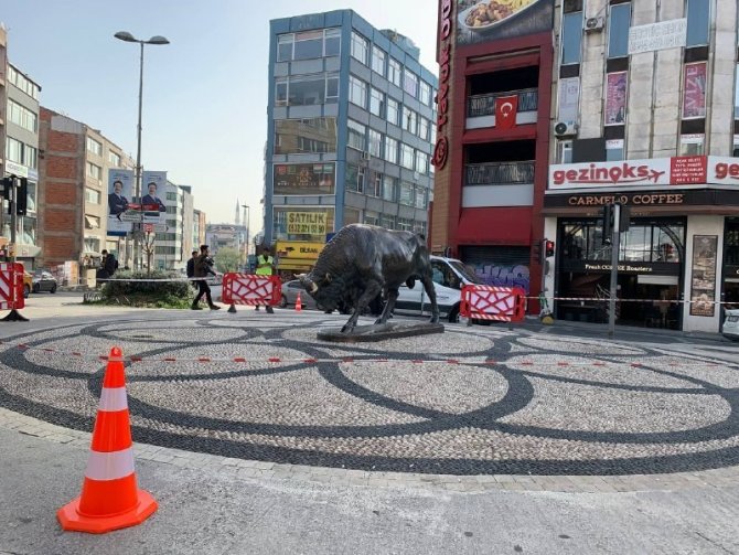 Tahrip Edilen Kadıköy Boğa Heykeli Kapatıldı
