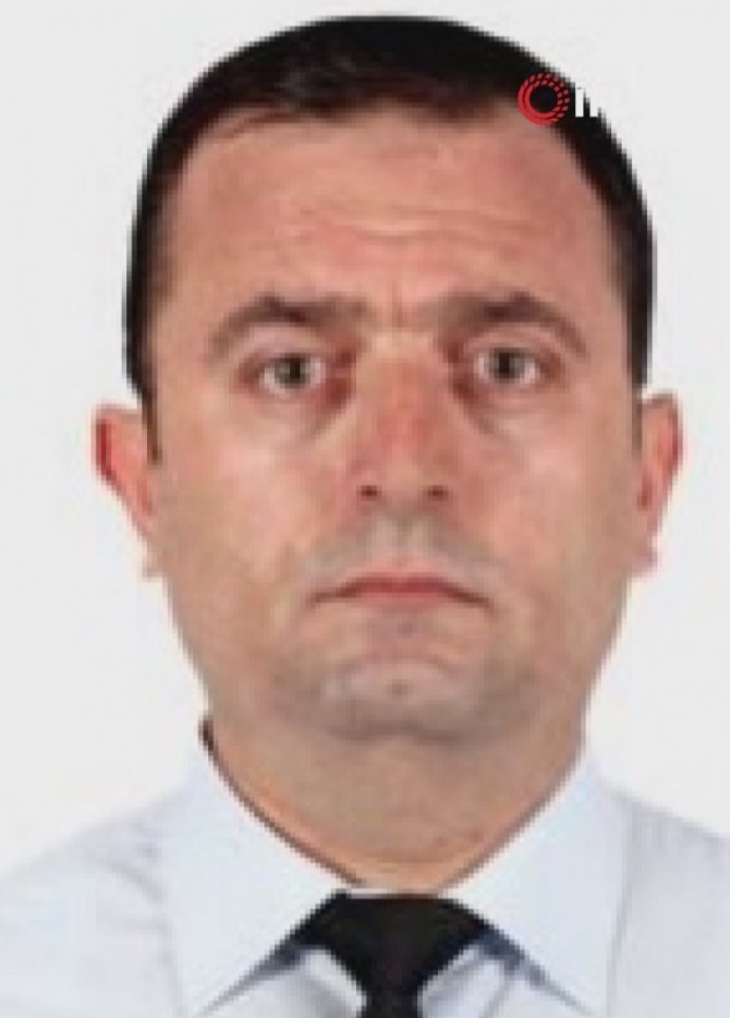 Kafasına Atılan Cisim Sonucu İkinci Katın Merdivenlerinden Düşen Polis Memuru Şehit Oldu...düşme Anı Kameralara Yansıdı