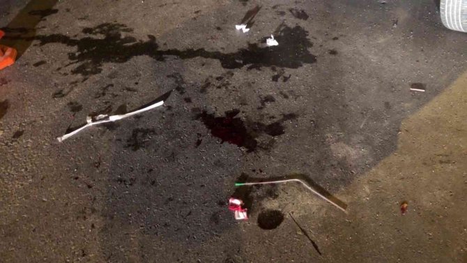 Tuzla’da Kontrolden Çıkan Otomobil Park Halindeki Minibüse Çarptı: 4 Yaralı