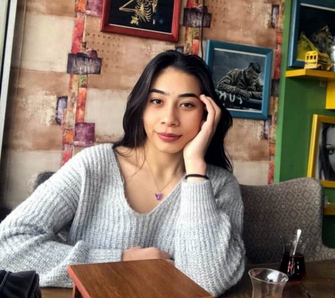 Aynı Kazada Ölen 4 Kişilik Aile Yan Yana Kazılan Mezarlara Defnedildi