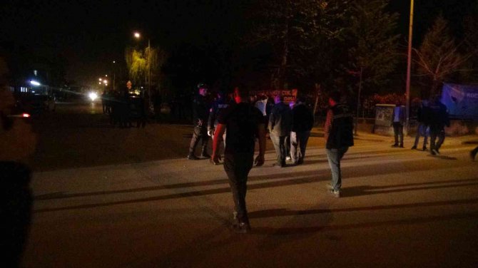 İ̇ki Mahalle Arasındaki Gerginliğe Çevik Kuvvet Müdahale Etti