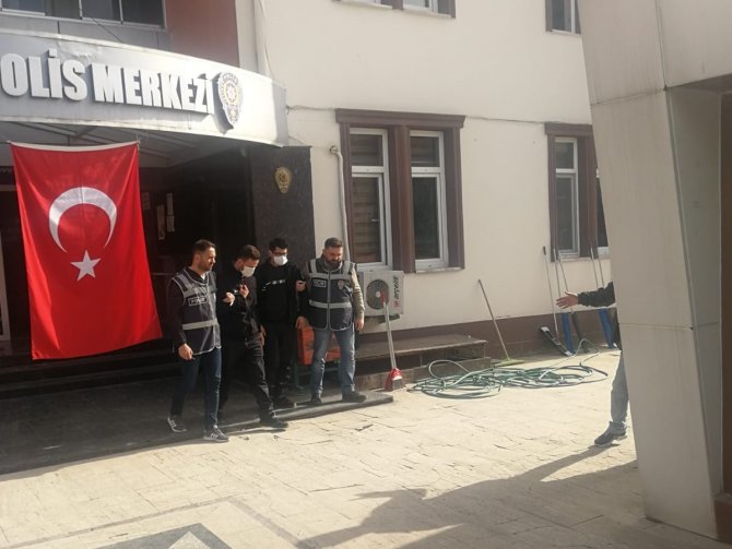 İ̇nşaatlardan Demir Çalıyorlardı, Bu Kez Suçüstü Yakalandılar