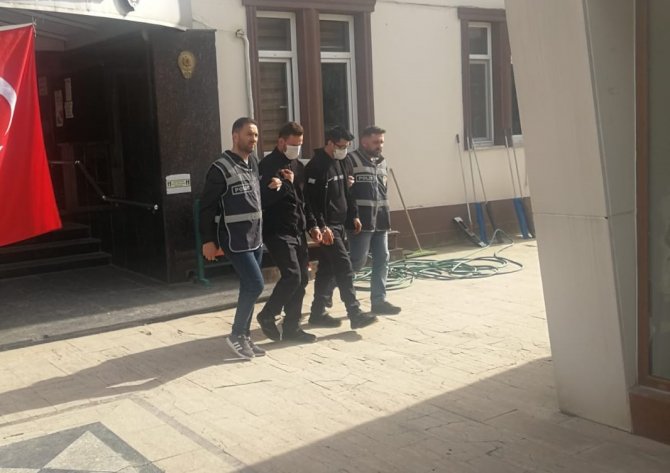 İ̇nşaatlardan Demir Çalıyorlardı, Bu Kez Suçüstü Yakalandılar