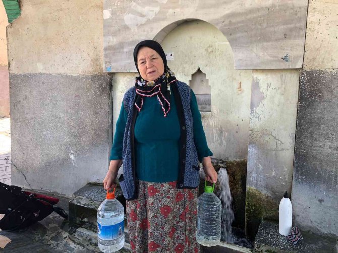 Su Zammı Sonrası Vatandaşlar Çeşmeye Koştu