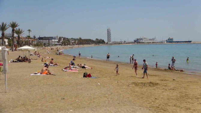 Mersin’de Hem Kar Çilesi Hem Deniz Keyfi