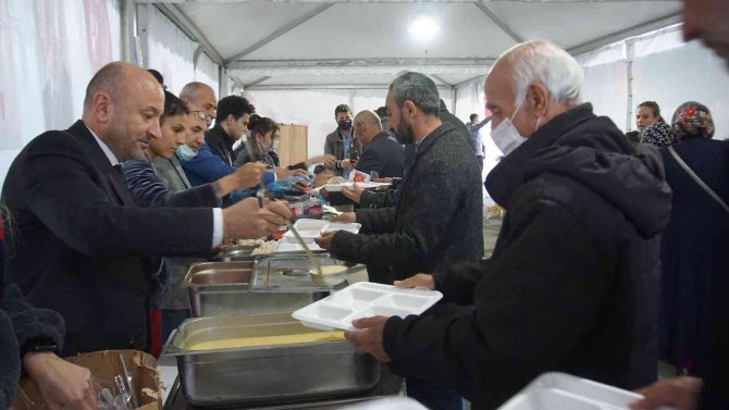 Mhp’den Ayvansaray’da 18 Yıllık İftar Geleneği
