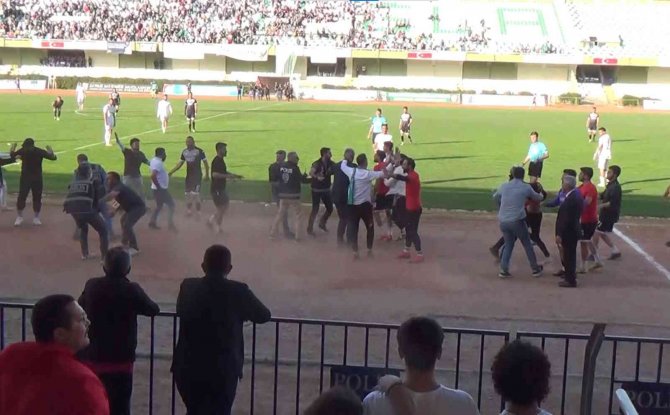 Maç Bitti, Yumruklar Havada Uçuştu