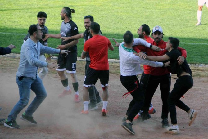 Maç Bitti, Yumruklar Havada Uçuştu