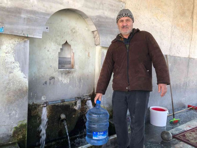 Su Zammı Sonrası Vatandaşlar Çeşmeye Koştu