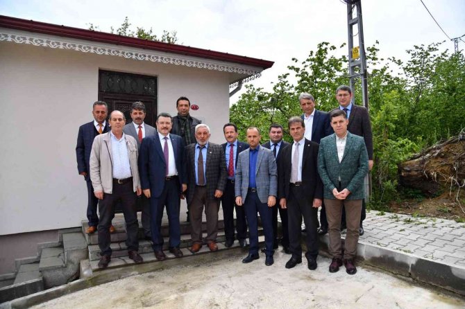 Başkan Genç, Akyazı Kütüphanesinde İncelemelerde Bulundu