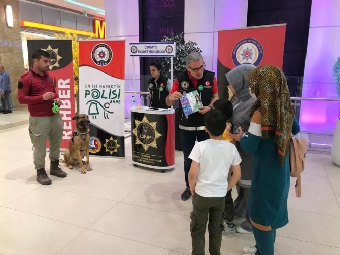Avm’de Narkotik Köpeğiyle Uyuşturucuyla Mücadele