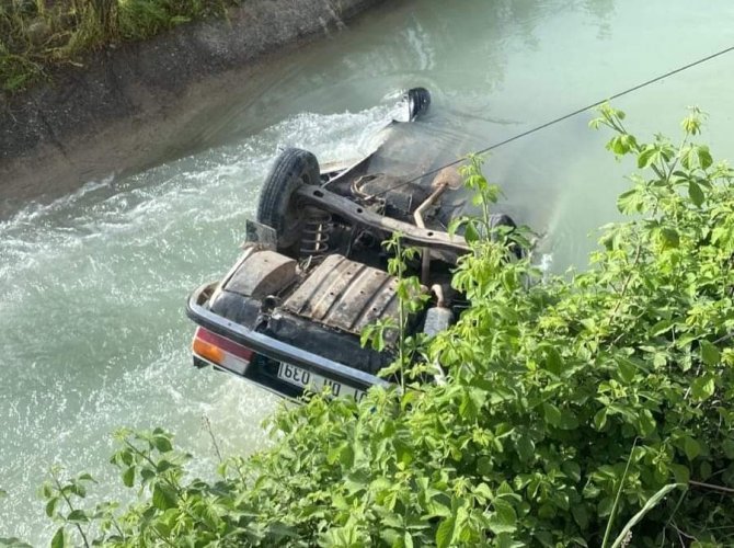 Osmaniye’de Otomobil Sulama Kanalına Uçtu: 3 Yaralı