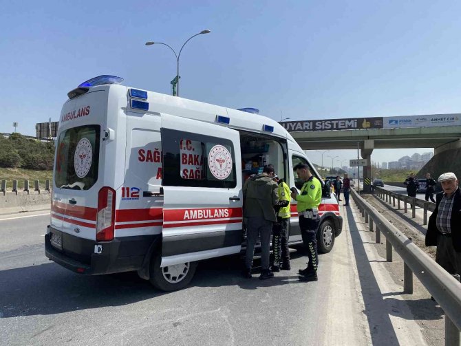 Pendik’de Refüje Çarpan Otomobil Takla Attı: 1 Yaralı