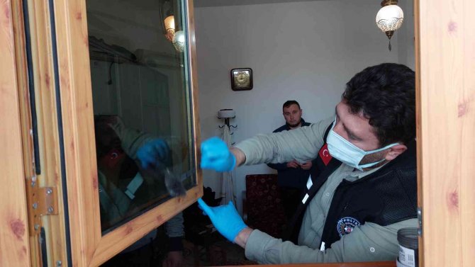 Hırsız Camiden Toplanan Yardım Parasını Çaldı