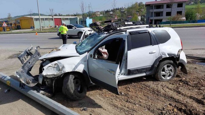Cenazeden Dönen Muhtar Ve Eşi Kazada Hastanelik Oldu