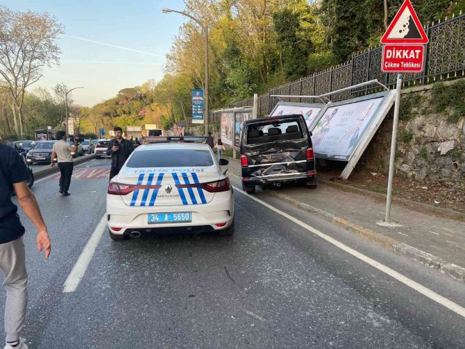 Sarıyer’de İ̇ett Otobüsü Dehşet Saçtı, Yokuş Aşağı Kayan Otobüs Önüne Gelen 15 Aracı Biçti