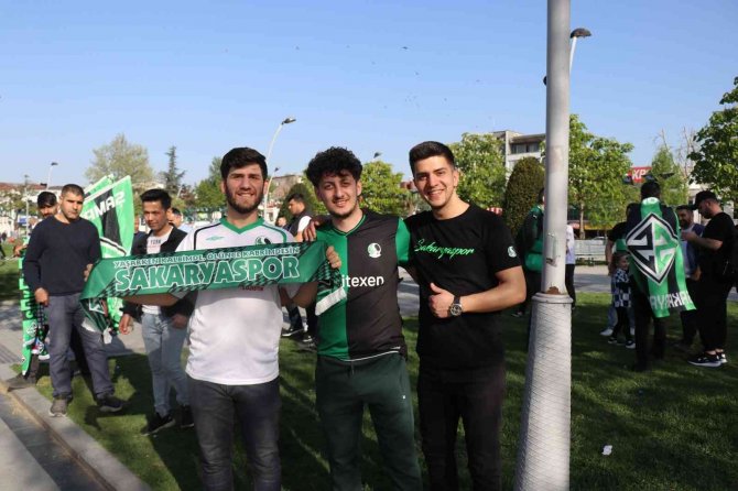 11 Yıllık Özlem Sone Erdi, Taraftar Sokağa Döküldü