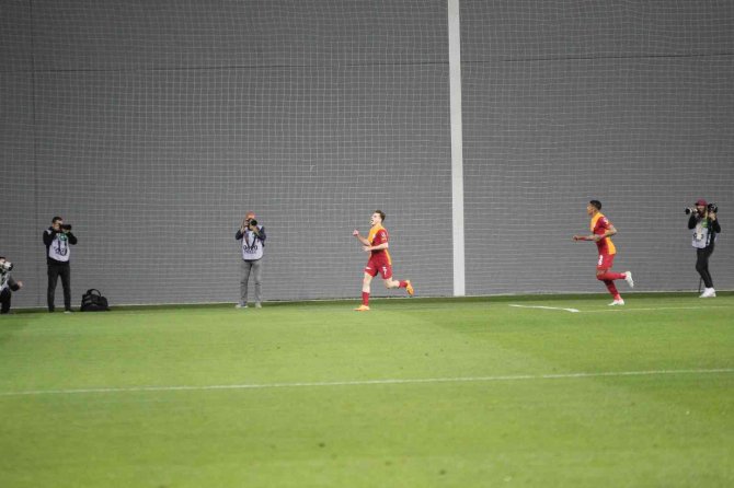 Spor Toto Süper Lig: Altay: 0 - Galatasaray: 1 (Maç Devam Ediyor)