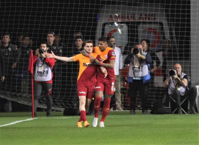 Spor Toto Süper Lig: Altay: 0 - Galatasaray: 1 (Maç Devam Ediyor)
