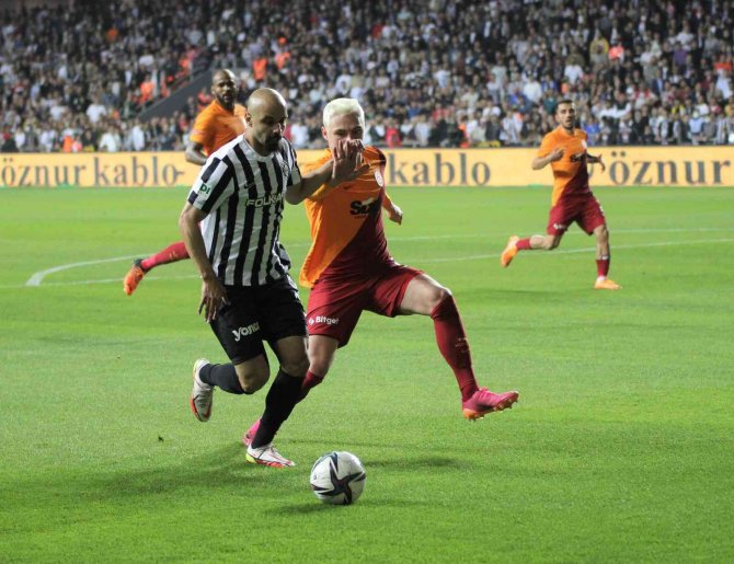 Spor Toto Süper Lig: Altay: 0 - Galatasaray: 1 (İ̇lk Yarı)