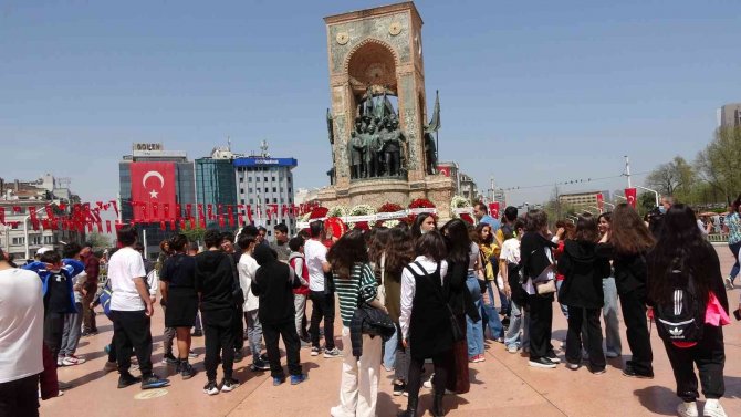 Taksim’de Köpek İ̇ranlı Çocuğu Burnundan Isırdı