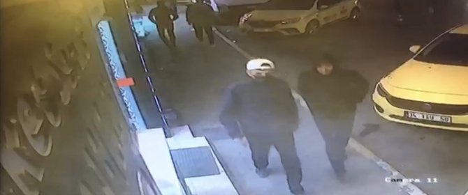 Taksim’de Kadın Turiste Kapkaç Şoku: Turistin Kovaladığı Kapkaççıları Beyoğlu Polisi Yakaladı