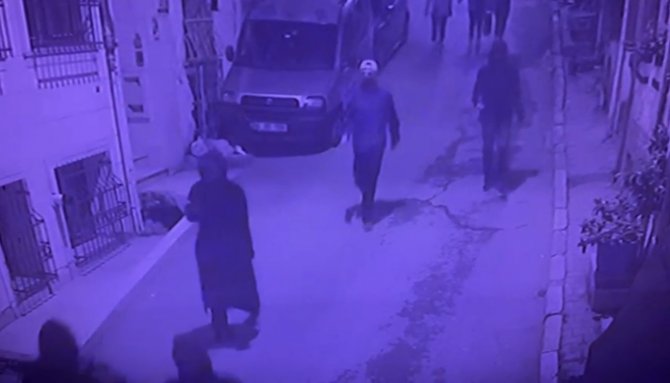 Taksim’de Kadın Turiste Kapkaç Şoku: Turistin Kovaladığı Kapkaççıları Beyoğlu Polisi Yakaladı