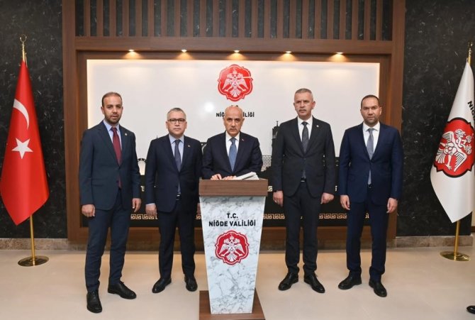 Bakan Kirişci Niğde’de Çiftçilere Kuru Fasulye Tohumu Dağıttı