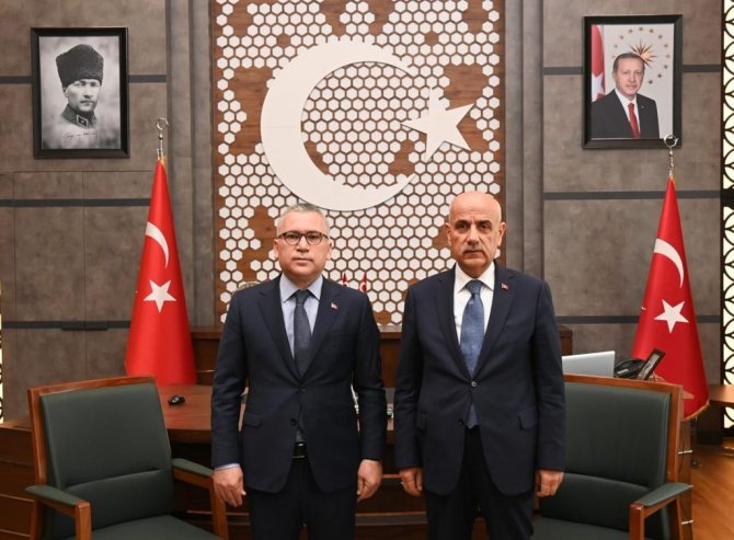 Bakan Kirişci Niğde’de Çiftçilere Kuru Fasulye Tohumu Dağıttı