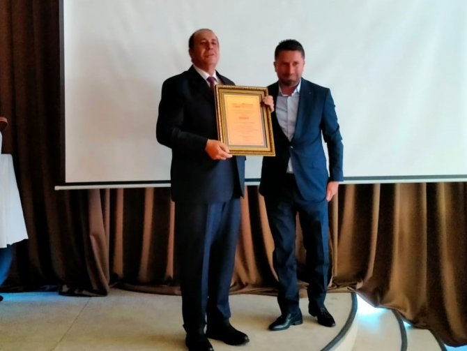 Başkan Kandaşoğlu’ndan Başarılı Ekibine Teşekkür Plaketi