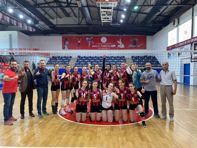 Düzce Voleybol Takımı Yükselme Maçlarına Kaldı