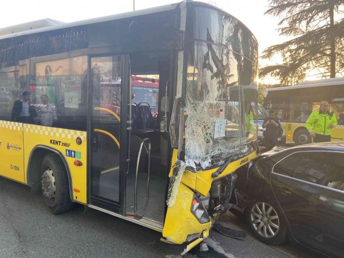 Sarıyer’de İ̇ett Otobüsü Dehşet Saçtı, Yokuş Aşağı Kayan Otobüs Önüne Gelen 15 Aracı Biçti
