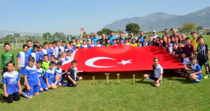 Yunusemre’de 23 Nisan Futbol Turnuvası Düzenlendi