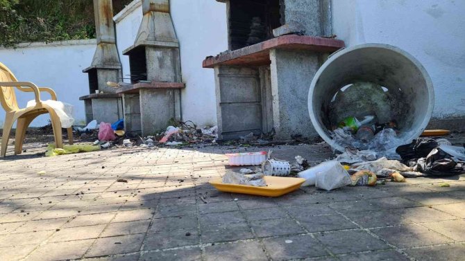 Alaplı Belediye Halk Plajı’nın Son Hali Görenleri Üzdü