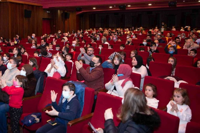Çocuklara Bayram Hediyesi Tiyatro