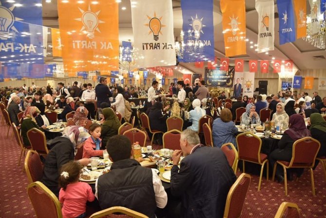 Ak Parti Teşkilatları Millete Hizmet Sevdasıyla Tek Yürek Çalışıyor