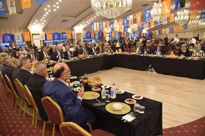 Ak Parti Teşkilatları Millete Hizmet Sevdasıyla Tek Yürek Çalışıyor