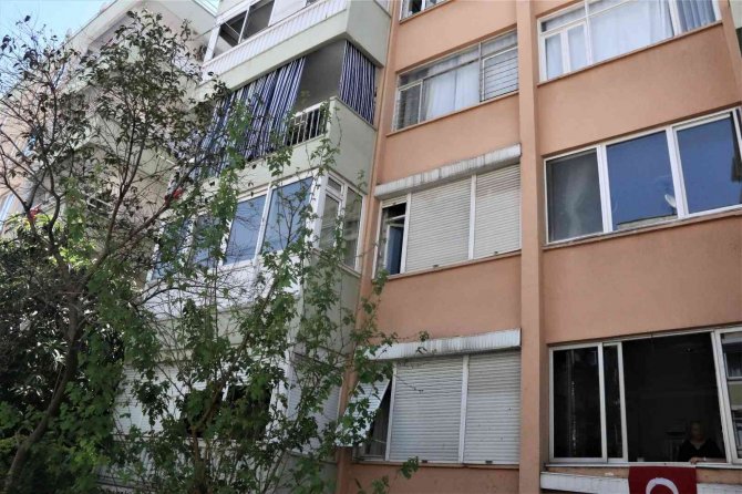 Ut Sanatçısı Yalnız Yaşadığı Evde Ölü Bulundu
