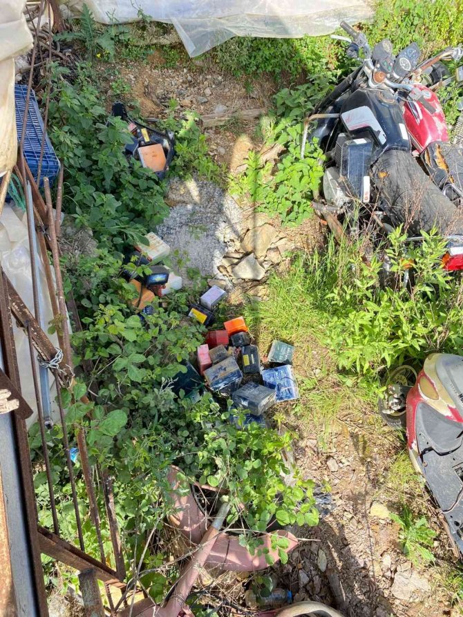 Yedi Emin Otoparkından 30 Adet Akü Çalan 3 Şüpheli Tutuklandı