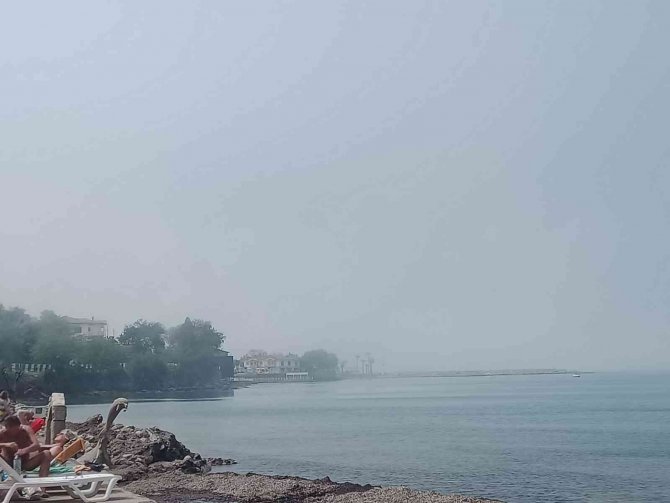 Denizin Üzerindeki Toz Taşınımı Yangın İhbarı Yağmasına Neden Oldu