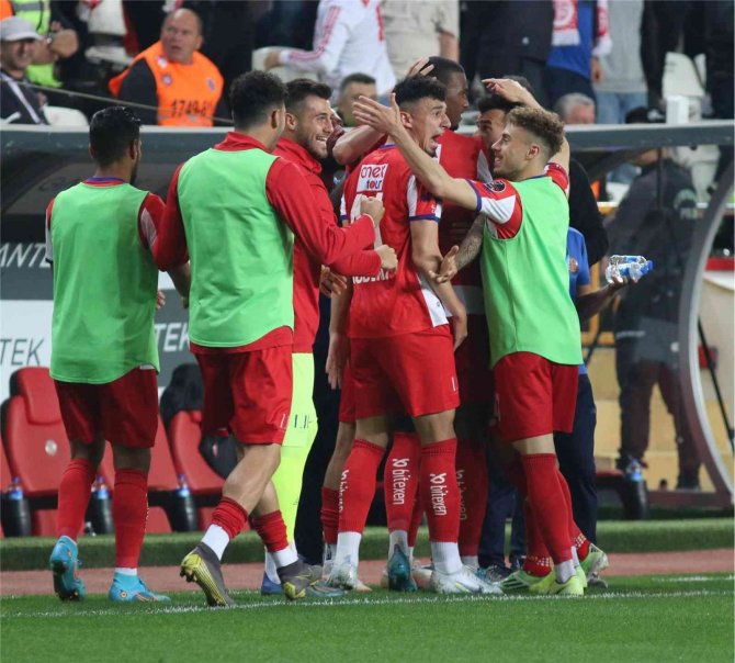 Antalyaspor, Yenilmezlik Serisini 12 Maça Çıkardı