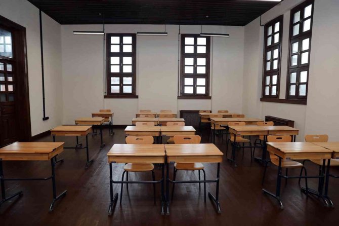 Muazzez İ̇lmiye Çığ’ın İsmi, Taş Mektep Akademi’de