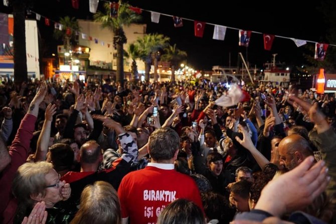 Ayvalık’ta Şampiyonluk Sevinci Meydanlara Sığmadı