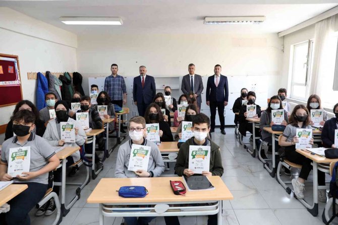 Başkan Kılıç’tan 1660 Öğrenciye Lgs Deneme Kitabı